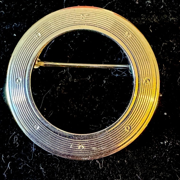 Sterling silver circular Brooch - Picture 1 of 2
